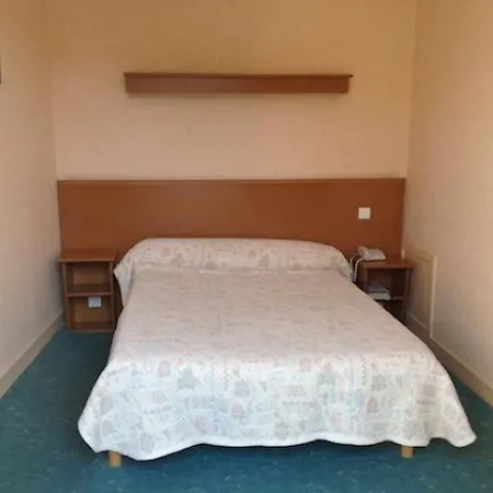 De Paris Hotel 2*