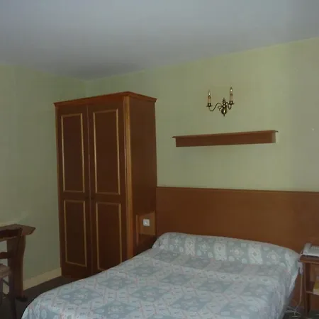 Hotel De Paris 2*