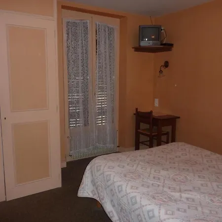 De Paris Hotel 2*